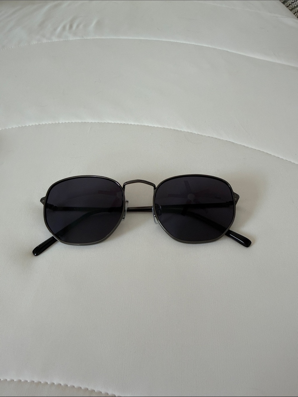 Lulu's Black Metal Frame Sunglasses with Dark Lenses